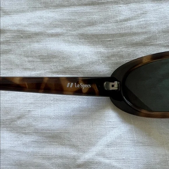 Le Specs Outta Love in Brown Tort Green Mono Sunglasses - Picture 4 of 6